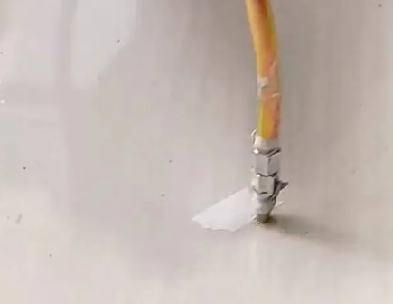 唐山瓷砖空鼓维修公司专业解答在瓷砖铺贴过程中，如果使用的砂料过粗（如全部使用了粗砂），可能会导致以下问题